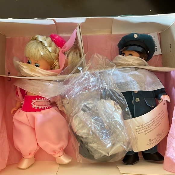 Limited Edition NIB I Dream of Jeannie Madame Alexander doll set - Picture 1 of 5
